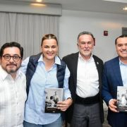 En la presentación del libro "Un México para todos", Renán Barrera hizo un llamado a todos los ciudadanos a defender el futuro democrático de Yucatán
