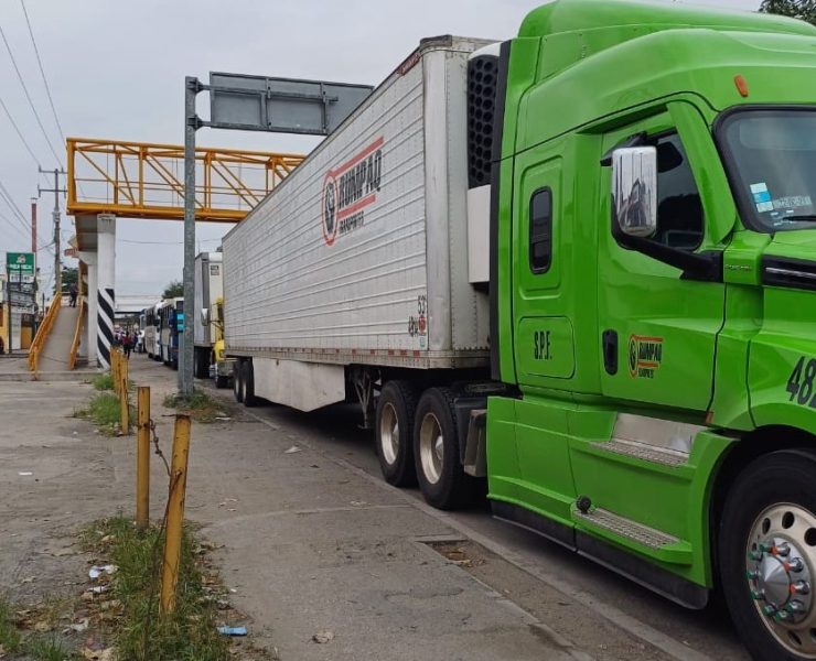 Transportistas de Tabasco se suman al bloqueo nacional para exigir seguridad