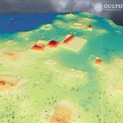 El Instituto Nacional de Antropología e Historia (INAH) ha dado inicio a una nueva fase de estudios en la emblemática Zona Arqueológica de Uxmal, Yucatán, empleando tecnologías avanzadas como escáner láser y un dron equipado con sensor LiDAR.