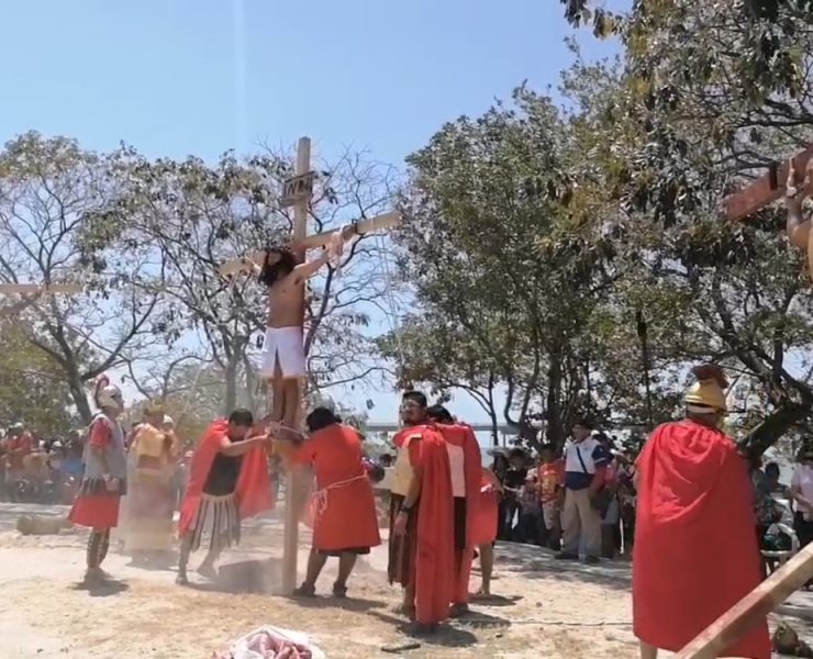 Viacrucis viviente en su representación número 45 de la Iglesia de la Asunción