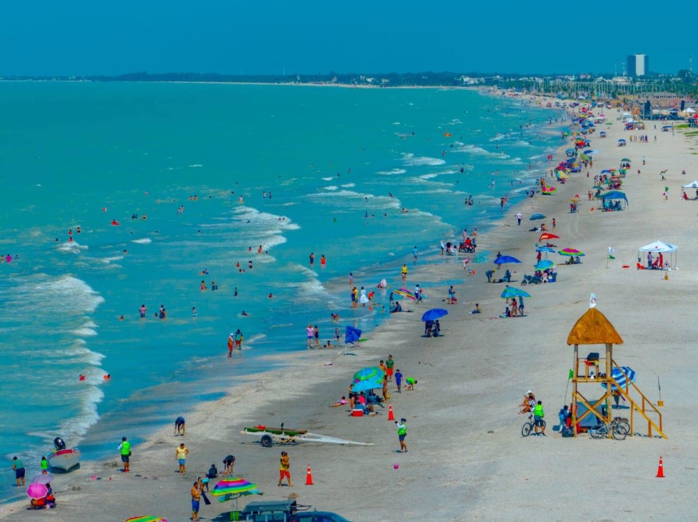 Habrá suficiente personal para limpiar la playa durante la Fiesta de Mar