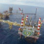 Petroleros trabajan en plataformas chatarras “bombas de tiempo”