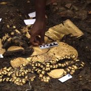 Encuentran tumba en Panamá con oro