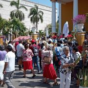 Católicos carmelitas celebran el Domingo de Ramos