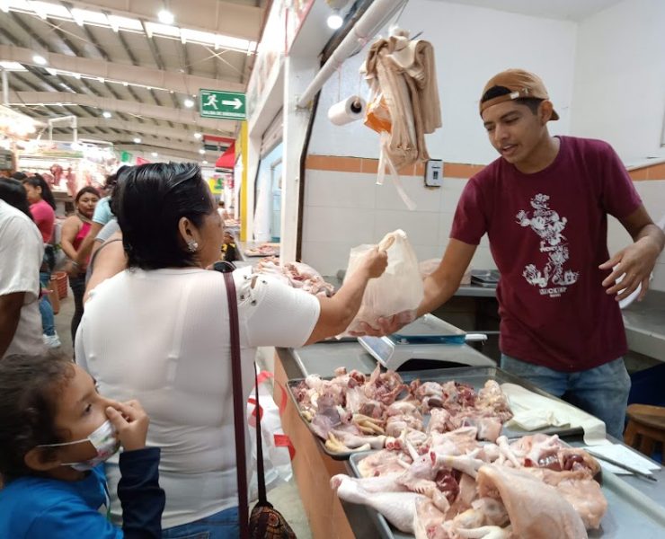 Leve repunte en venta de carne de pollo en Jueves y Viernes Santo