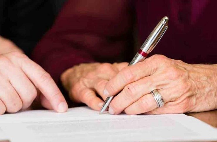 Abuelito millonario en Londres hereda a sus nietas 900 pesos