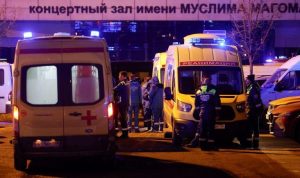 Decenas de ambulancias acudieron al lugar del ataque.