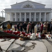 Tras Ataque Terrorista en Moscú, el saldo actual es de 137 Muertos y 180 Heridos en Sala de Conciertos Crocus City Hall