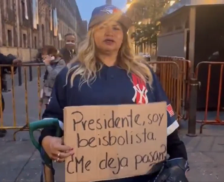 Ceci Flores, Activista Madre Buscadora, Insiste Afuera de Palacio Nacional