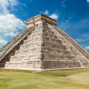 Buscan una pirámide dentro del Templo de Kukulcán