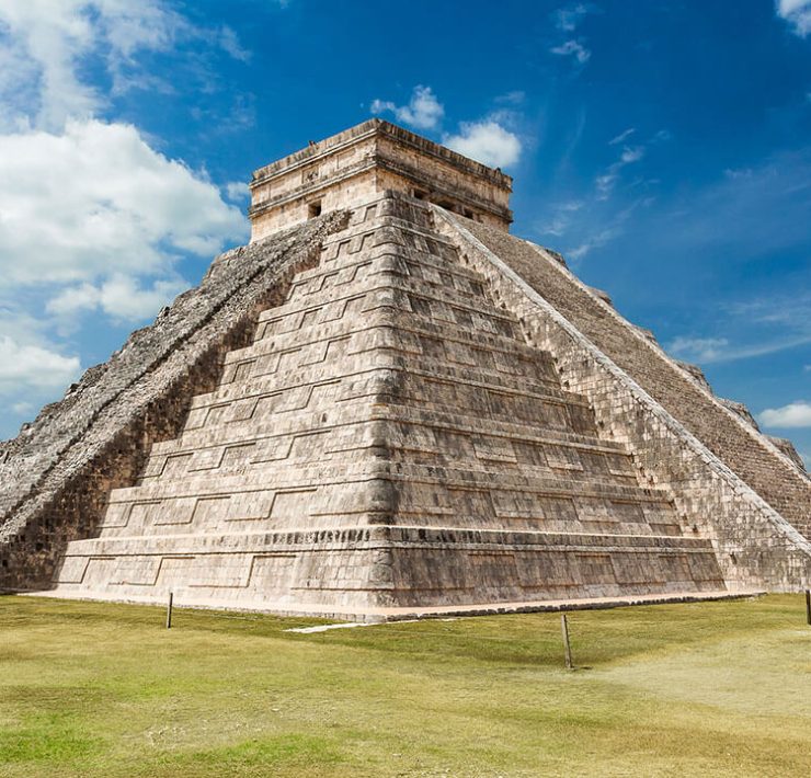 Buscan una pirámide dentro del Templo de Kukulcán
