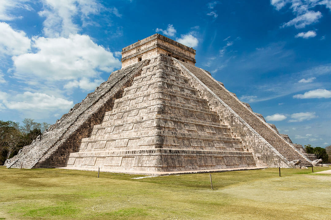 Buscan una pirámide dentro del Templo de Kukulcán