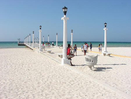 Las playas de Yucatán son aptas para el uso recreativo en este periodo vacacional de Semana Santa