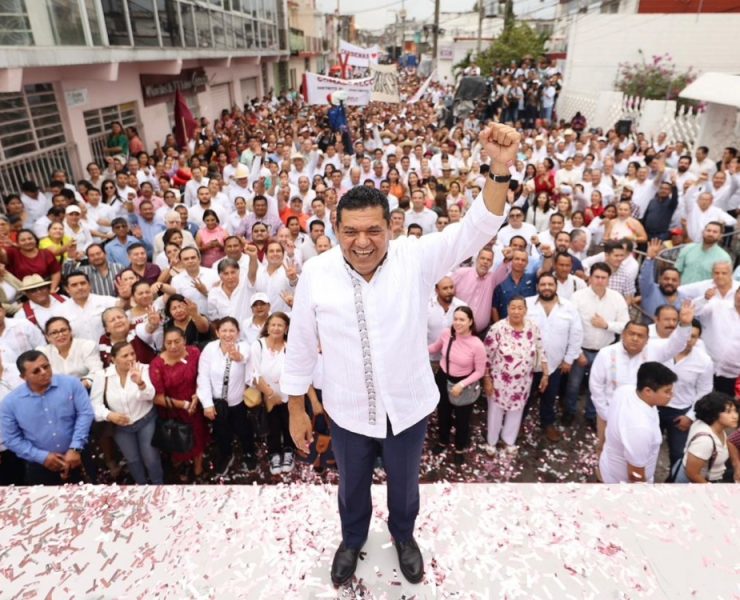 Javier May afirmó “vamos hacia un triunfo inobjetable; el poder lo va a tener el pueblo” tras su registro