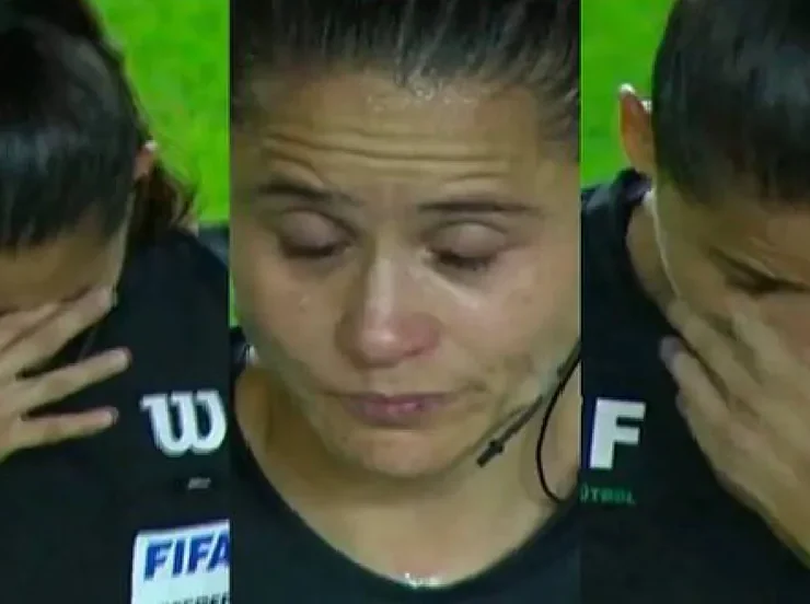 Mujer árbitro lloró al pitar su primer juego en Liga Mx