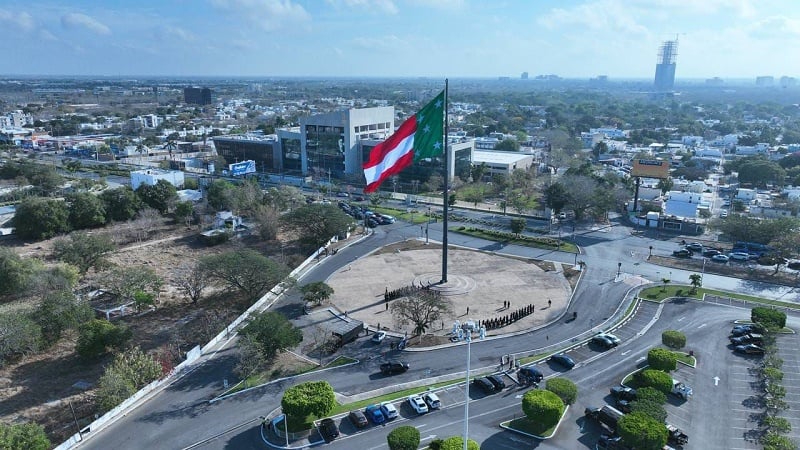 La Bandera de Yucatán vuelve a ondear como Emblema de Identidad