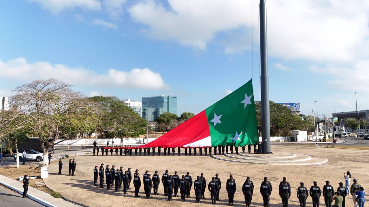 La Bandera de Yucatán vuelve a ondear como Emblema de Identidad