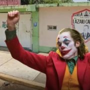 Niño disfrazado apuñala a su maestro en Veracruz