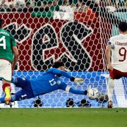 Carrera de Guillermo Ochoa como portero: éxitos y altibajos