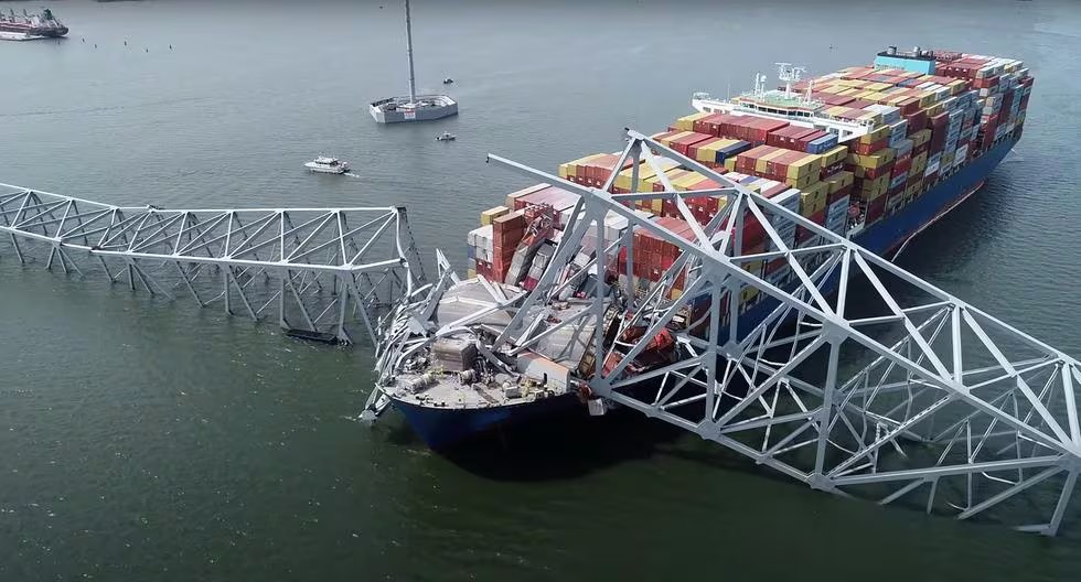 Hay dos mexicanos desaparecidos tras desplome de puente en Baltimore: AMLO