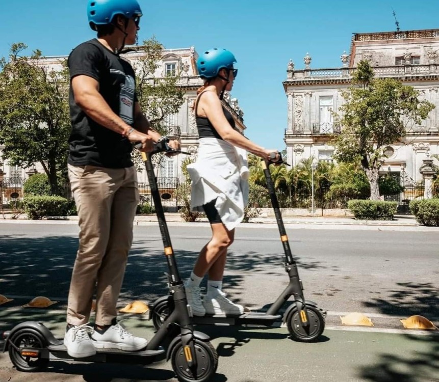 Ruz compartió la noticia durante una conferencia, resaltando que en los próximos días se proporcionarán detalles más precisos sobre este innovador programa piloto de scooters eléctricos