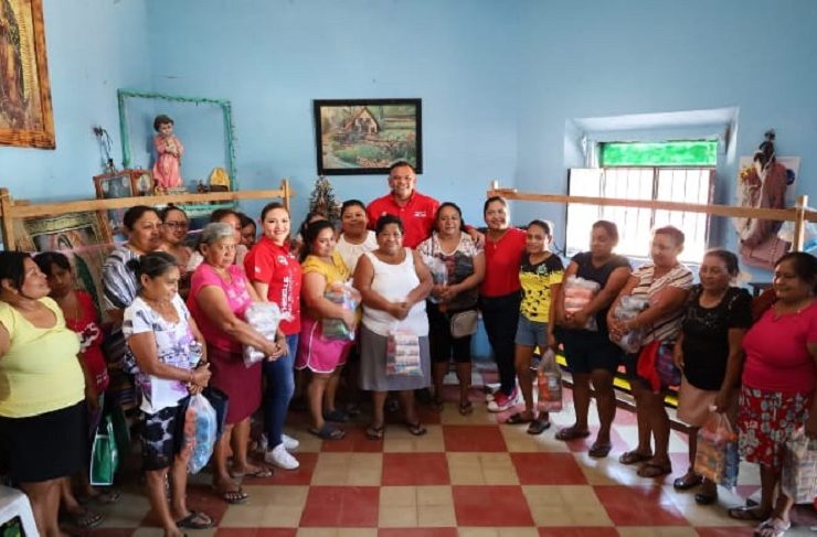 Rolando Zapata se reúne con emprendedoras de Teya y Yaxkukul