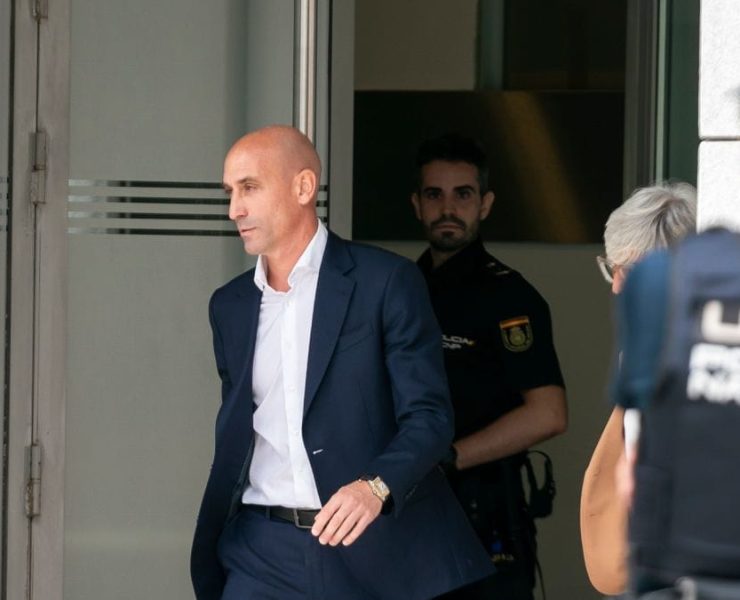 Exigen dos años de prisión a Luis Rubiales por el beso a Jenni Hermoso