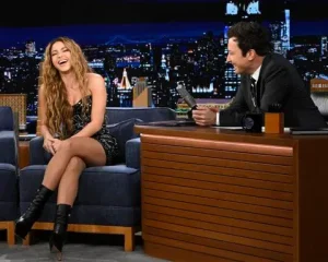 Un día antes del concierto, la cantante colombiana, estuvo como invitada en The Tonight Show Starring Jimmy Fallon.