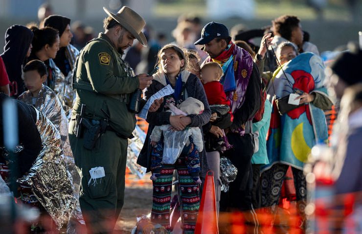 Tribunal Supremo de EE. UU. Permite Ley Antiinmigrante en Texas a Pesar de Desafíos Legales