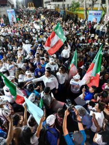 “Conmigo, el pueblo de Yucatán, de Valladolid y todos los pueblos del oriente tendrán garantizados los apoyos sociales”, mencionó Renán Barrera desde Motul.