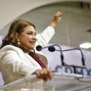 Previo al Primer Debate en CDMX, Clara Brugada realiza cambios