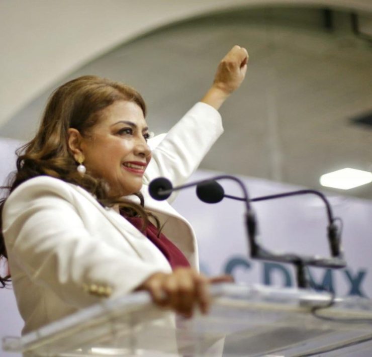 Previo al Primer Debate en CDMX, Clara Brugada realiza cambios