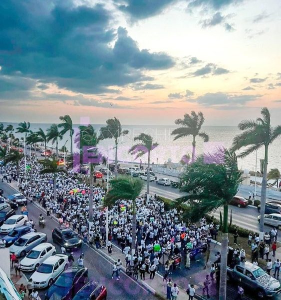 Marchan miles de campechanos