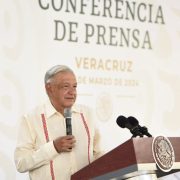 AMLO defiende la Cuarta Transformación y denuncia ataques de sus adversarios
