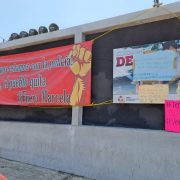 Prometen a policías