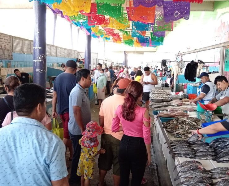 Expendedores de pescados y mariscos cifran esperanzan en Semana Santa