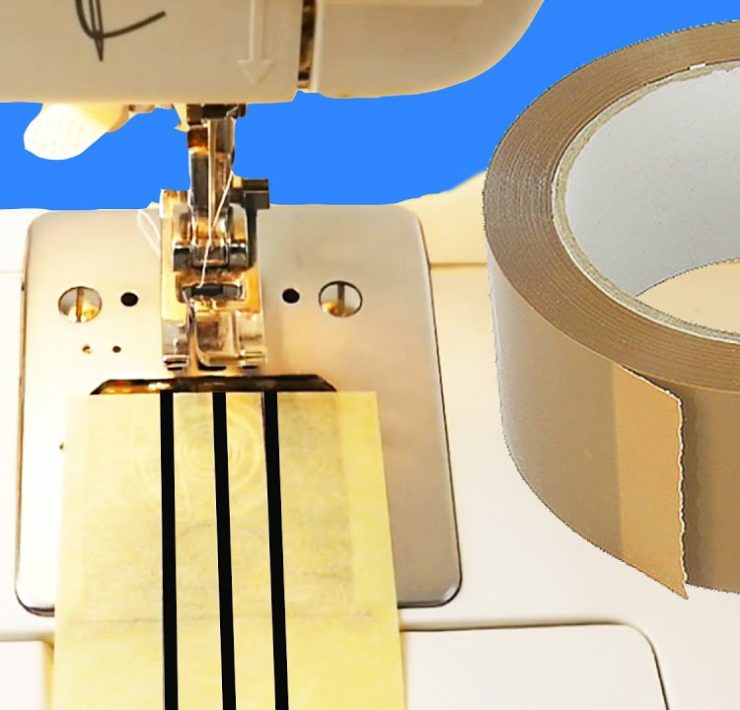 Balenciaga usa un rollo de cinta como pulsera