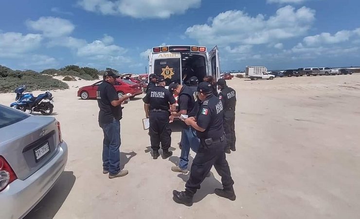 Rescatan a menores a punto de ahogarse en Chuburná Puerto