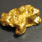 Un hombre encontró una enorme pepita