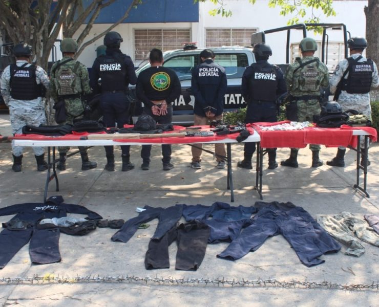 Detienen a dos sujetos en Paraíso; se hacían pasar por policías