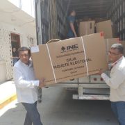 Llegan a Tabasco 15 toneladas de material electoral para la elección del 2 de junio