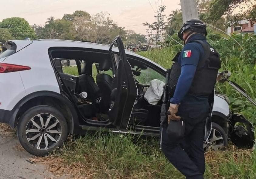 Decomisan armas y equipo táctico en carretera Comalcalco-Paraíso