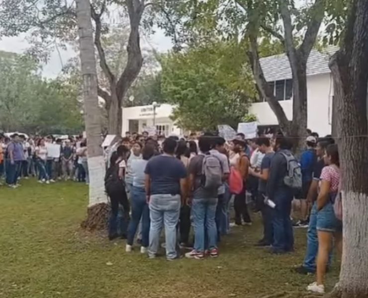 Protestan alumnos de la UJAT en Cunduacán por acoso