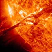 Gran tormenta solar golpeará a la Tierra