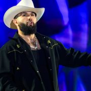 Piden cancelación de Carin León, por promover sustancias ilícitas