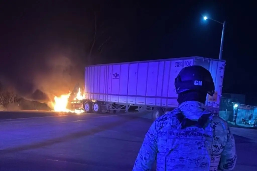 Dos vehículos fueron incendiados en diferentes puntos de Cunduacán