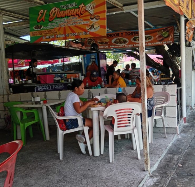 Invasiones de espacios en el mercadito “Estacionamiento del Tamarindo”