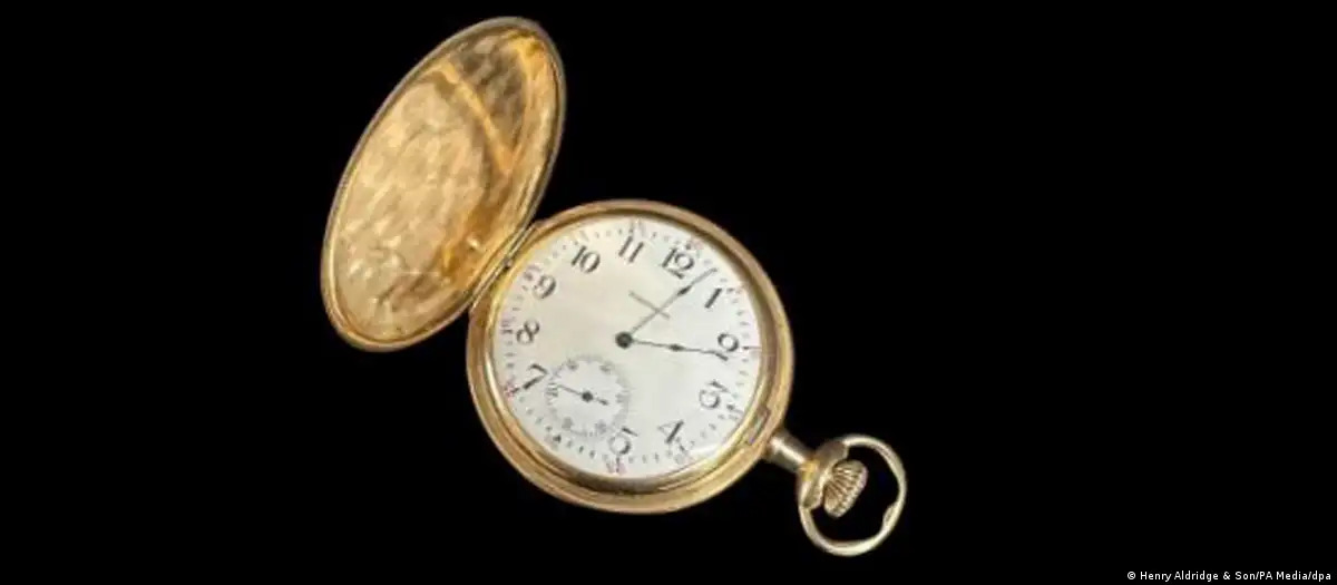 Subastan reloj de oro del Titanic