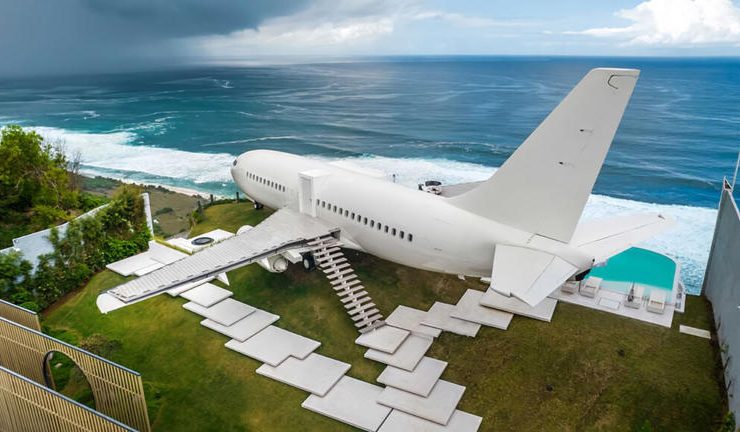 Compra un avión y lo vuelve un hotel