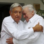 AMLO rinde homenaje a Mario Renato Menéndez